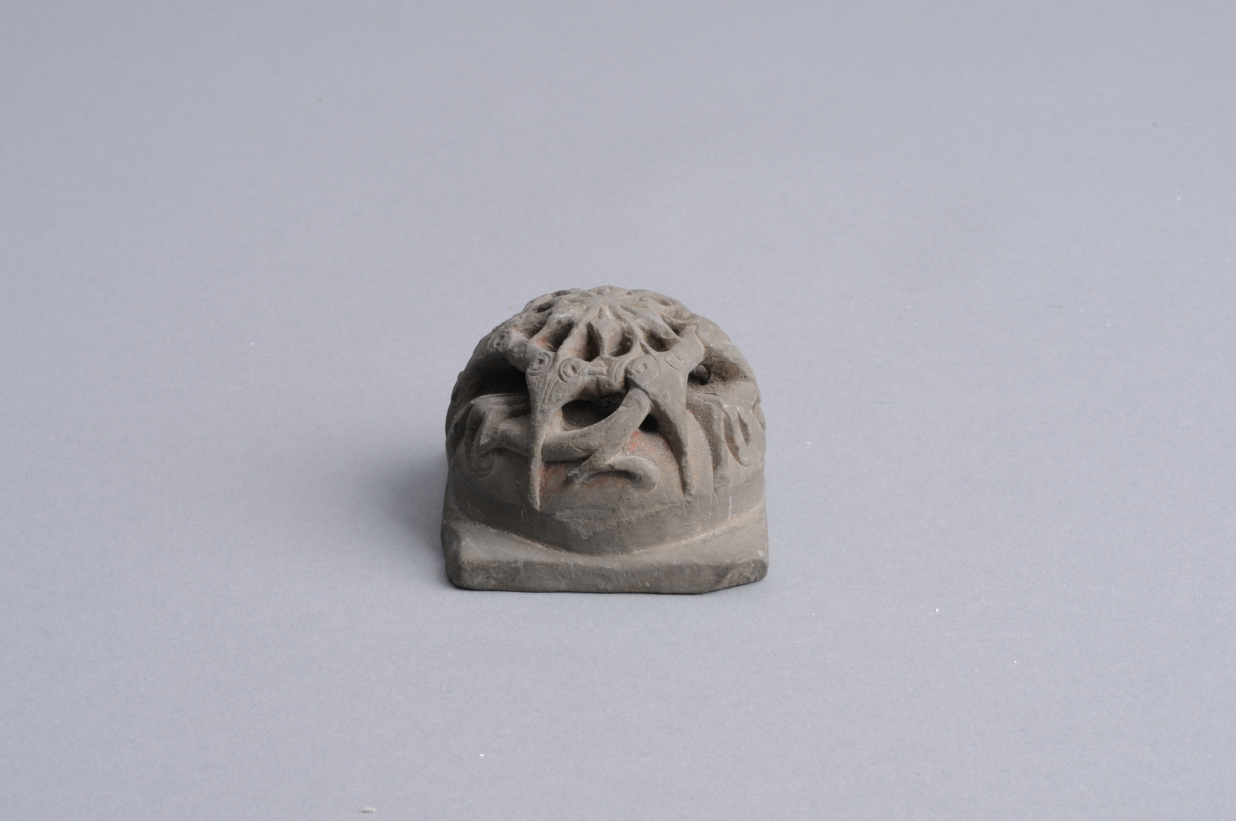 每周鉴赏：汉镂雕研石