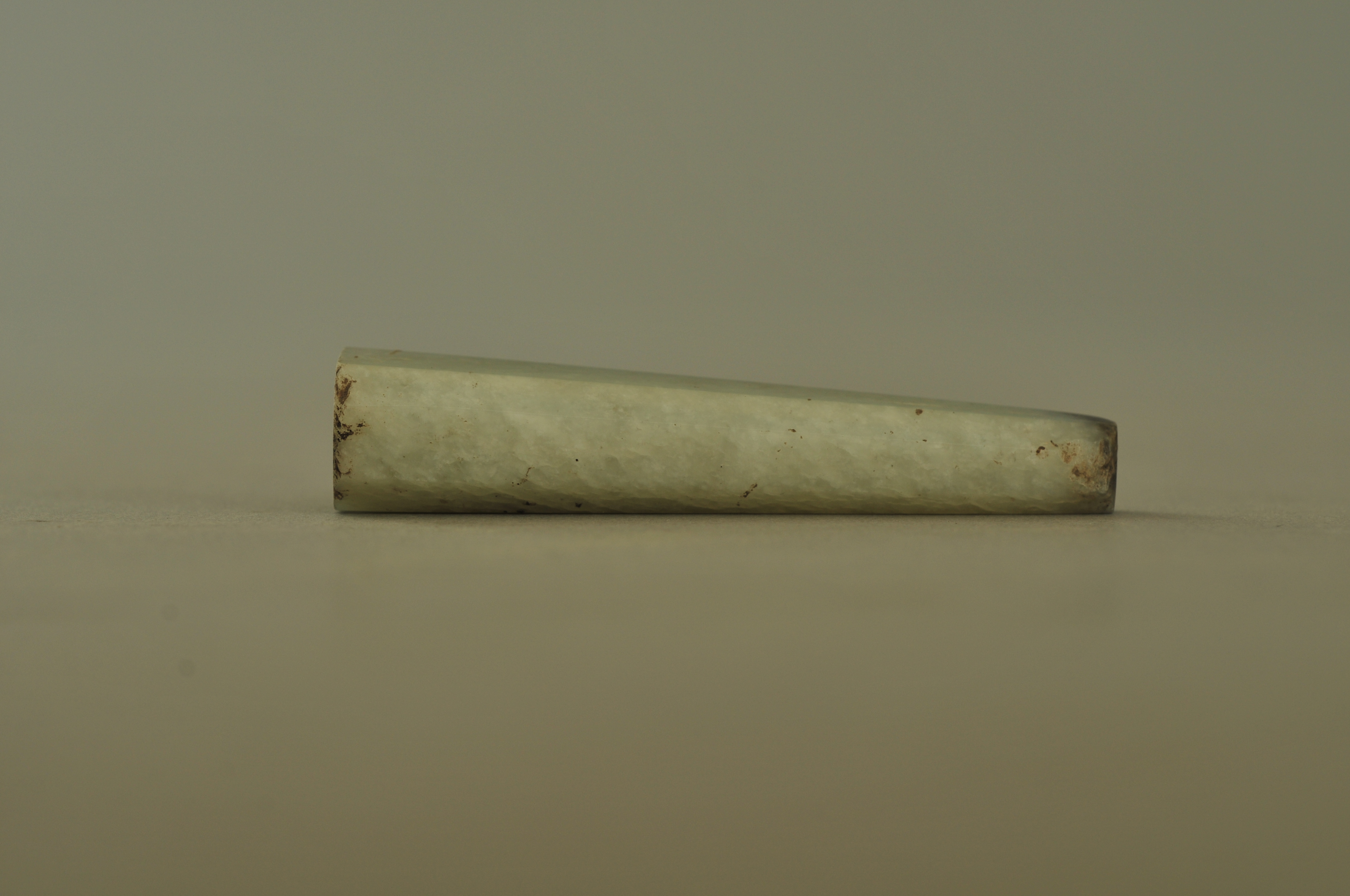 每周鉴赏：东汉八棱青白玉肛塞